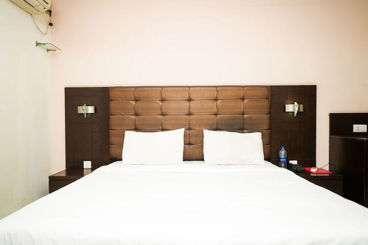 Room 8 of 37