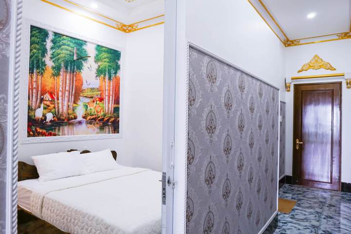 Room 8 of 47