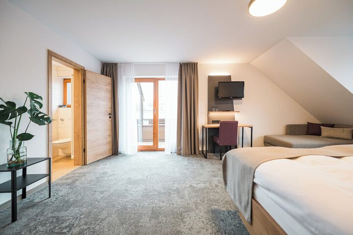 Room 3 of 16