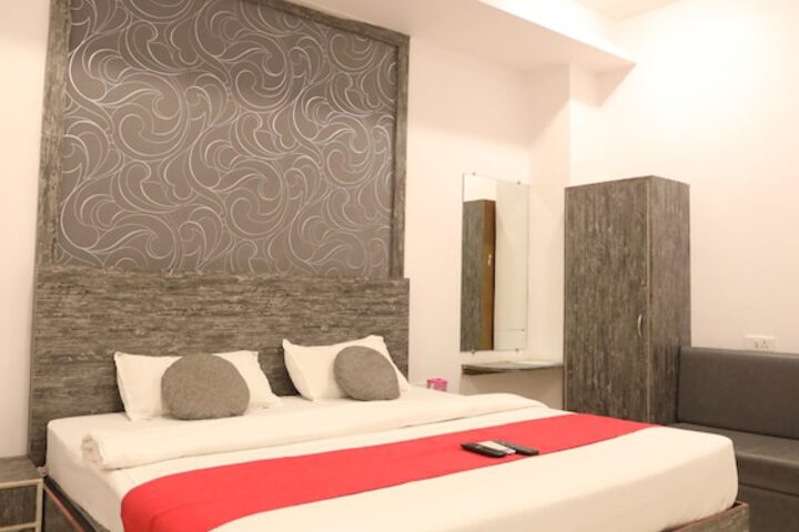 Room 15 of 32