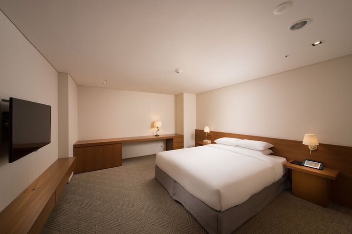 Room 7 of 187