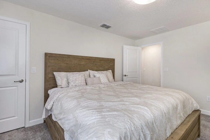 Room 7 of 27