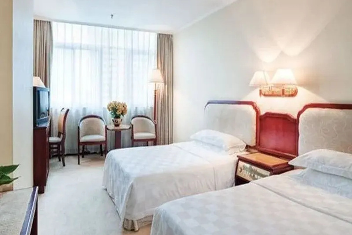 Room 4 of 8