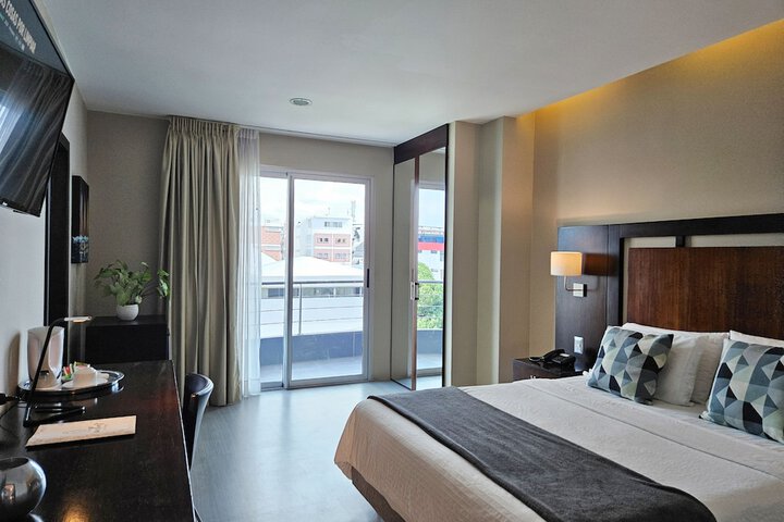 Room 16 of 44