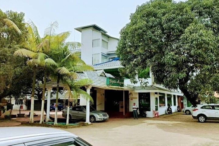 Hotel 10 of 12