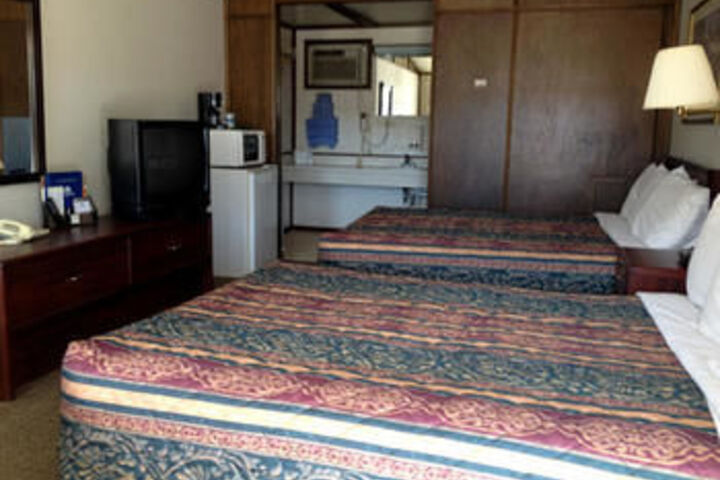 Room 4 of 7