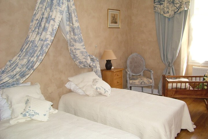 Room 8 of 10