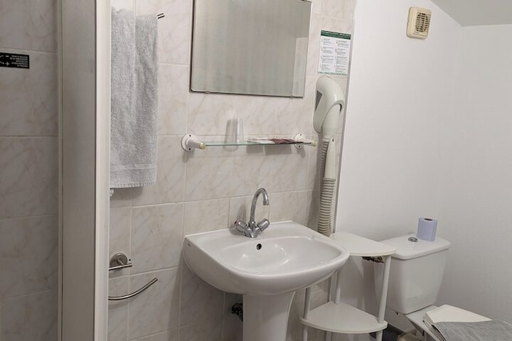 Room 30 of 48