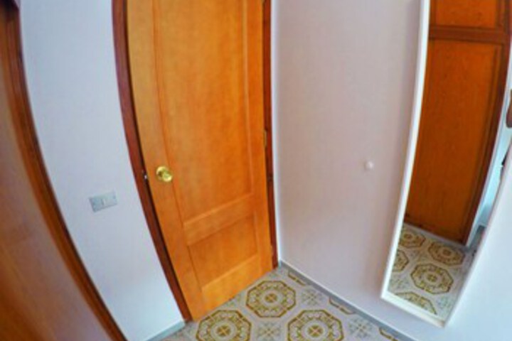 Room 8 of 24
