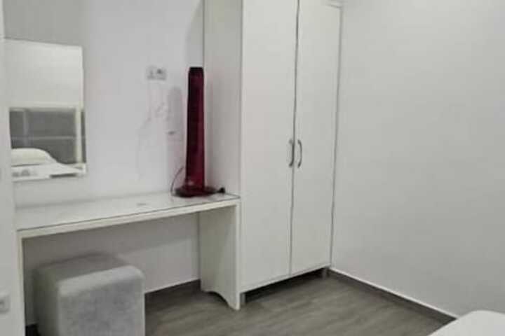 Room 4 of 21