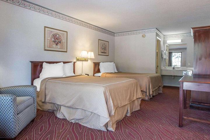 2 Double Beds (2 of 6)