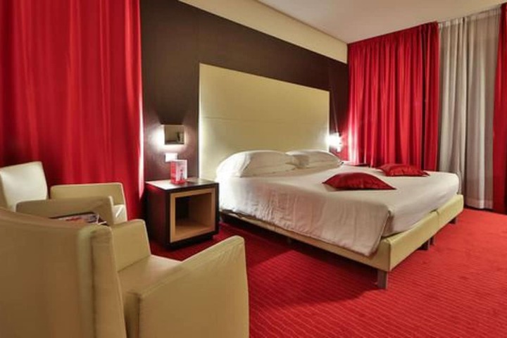 Room 30 of 76