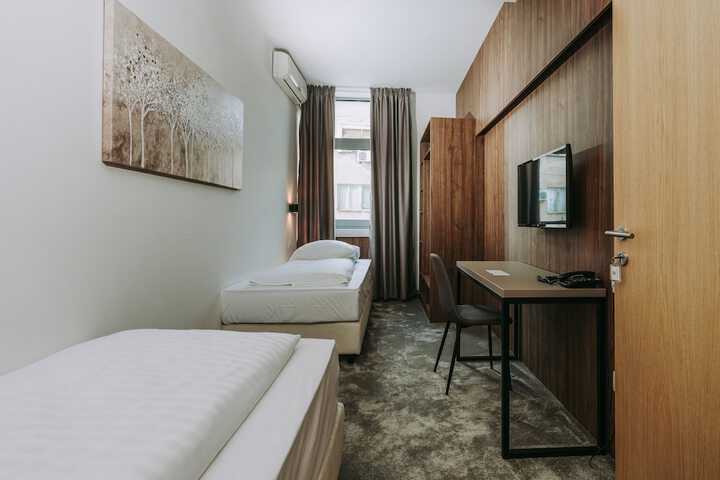 Room 30 of 129