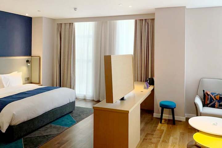 Room 8 of 67