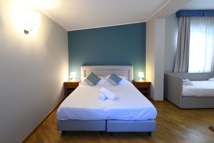 Room 6 of 45