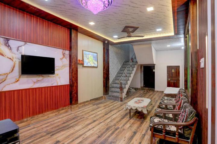 Hotel O by OYO FOUR SEASONS P. GUEST HOUSE
