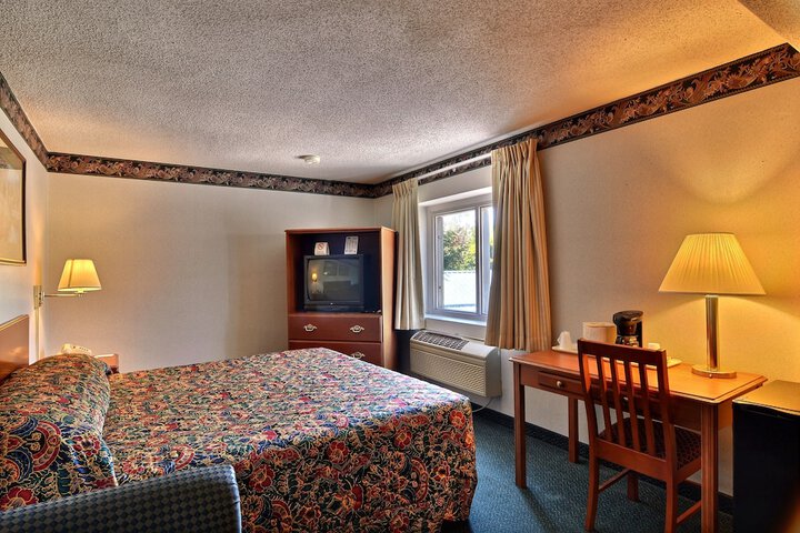 Room 32 of 49