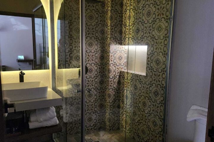 Room 2 of 81