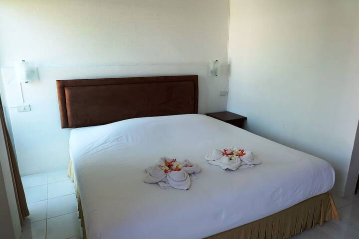 Room 33 of 87