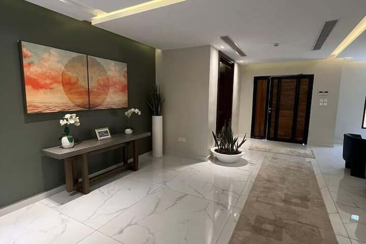 Room 13 of 21