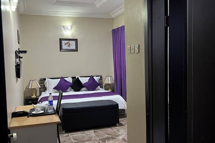 J. Gibson Hotel