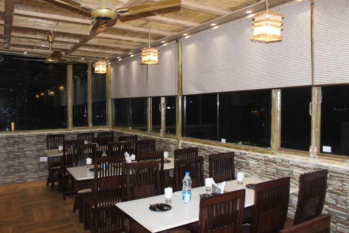 Dining 34 of 41