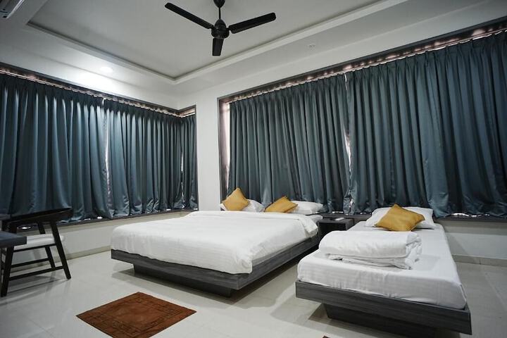 Room 4 of 13