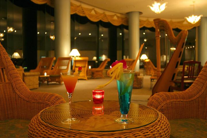 Lounge 26 of 78