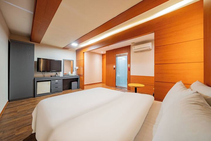 Room 14 of 50