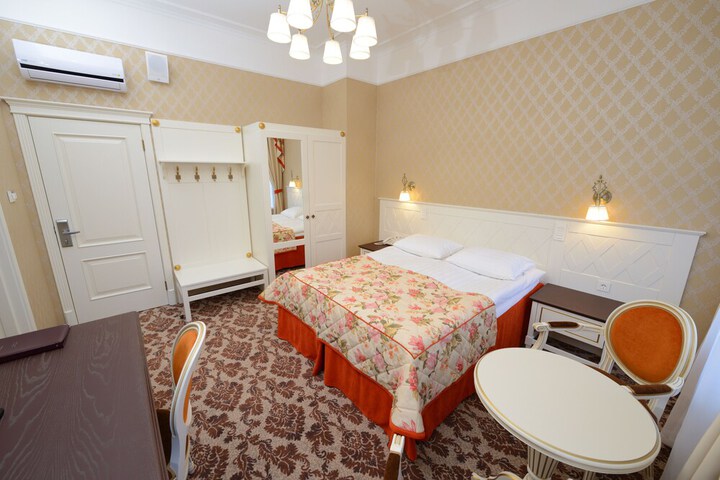 Room 12 of 74
