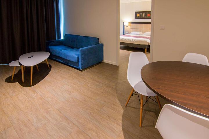 Room 32 of 35