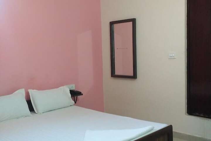 Room 13 of 50