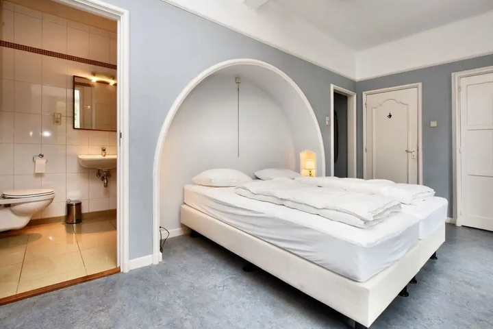 Room 5 of 20