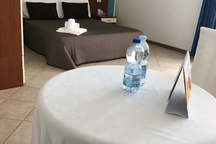 Room 12 of 18