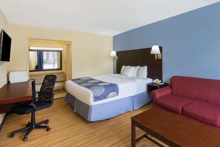 1 King Bed (1 of 6)