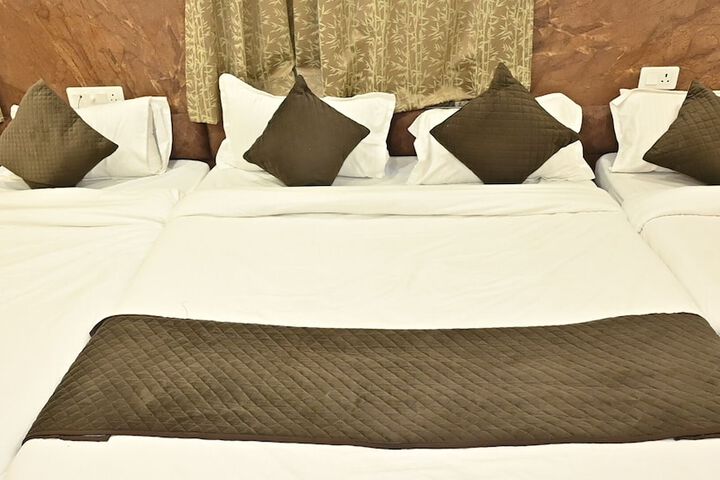 Room 4 of 11