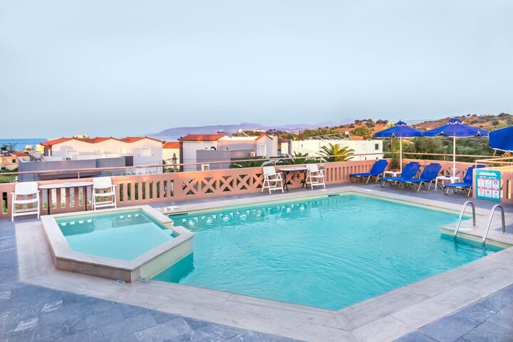 Pool 33 of 41
