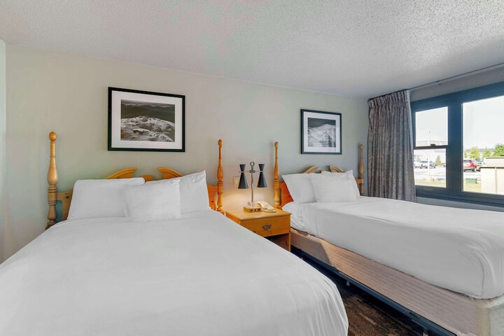 2 Double Beds (1 of 5)