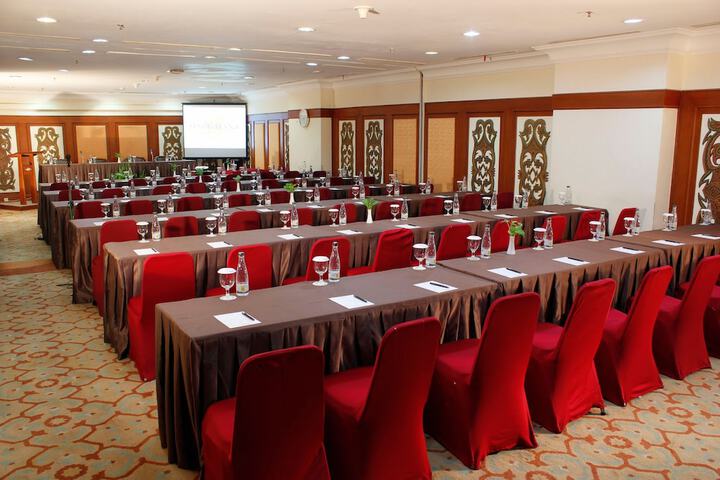 Ballroom/Hall 22 of 29