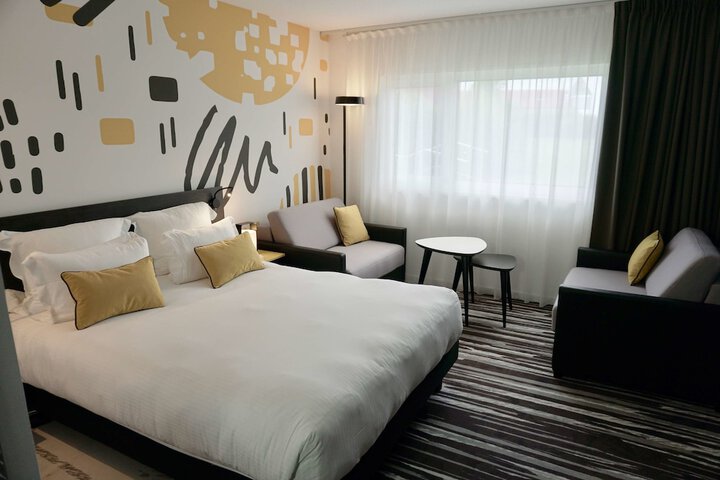 Room 5 of 92