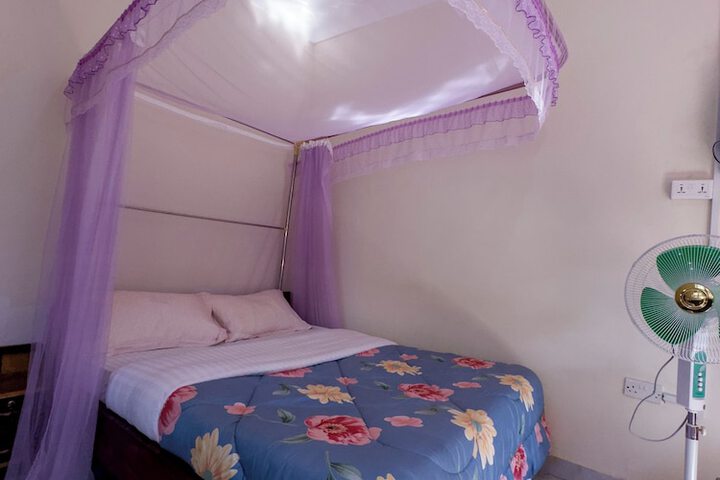 Room 8 of 28
