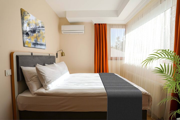Room 5 of 17