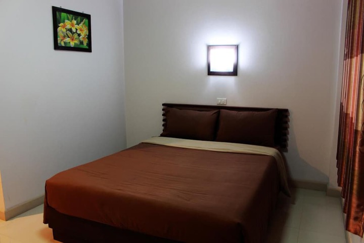 Room 8 of 32