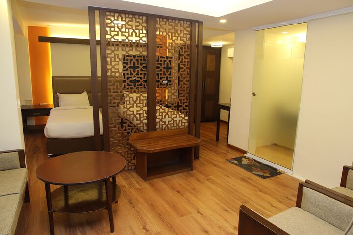 Room 13 of 82