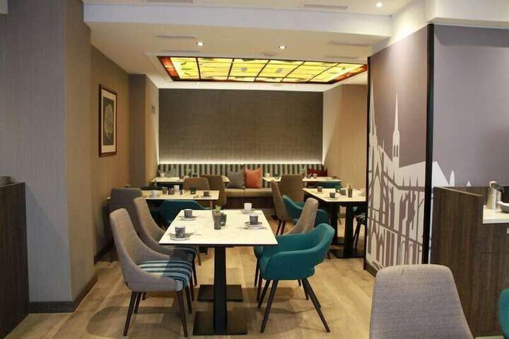 Dining 80 of 89