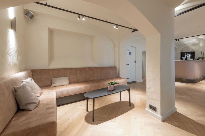 Lounge 123 of 148