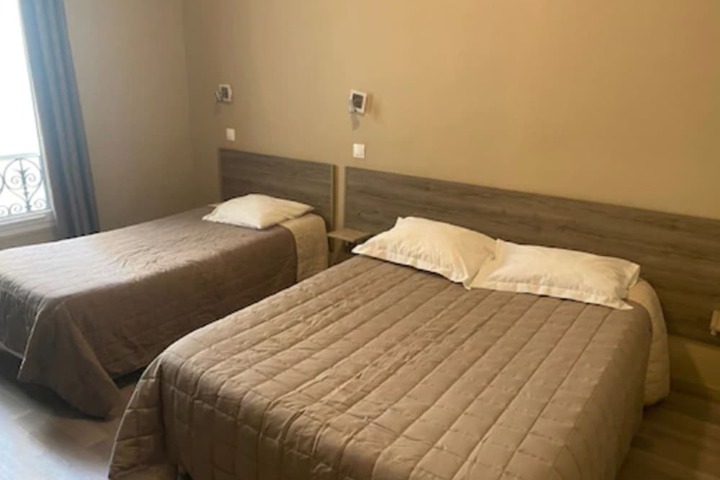 Room 6 of 17