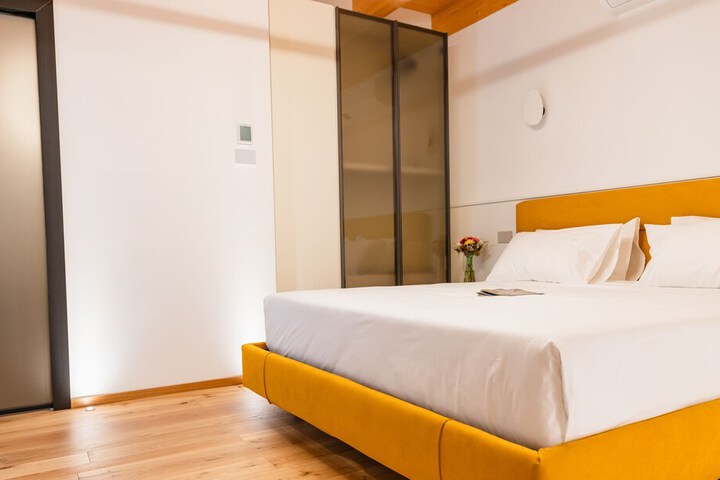 Room 26 of 148