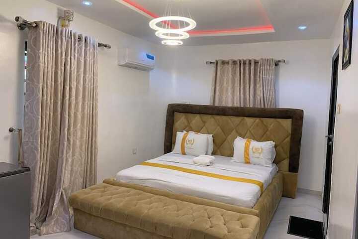 Room 4 of 62