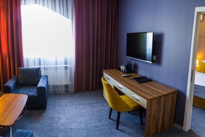 Room 32 of 60
